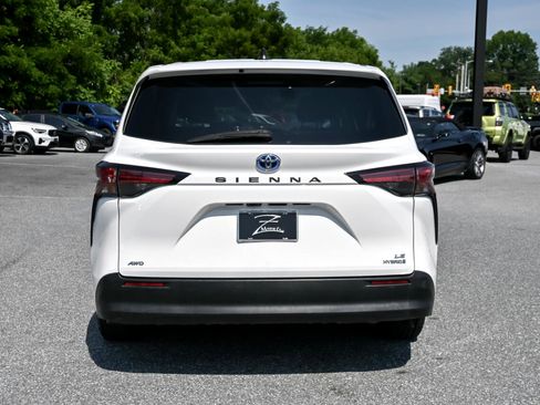 Used 2021 Toyota Sienna LE image 9