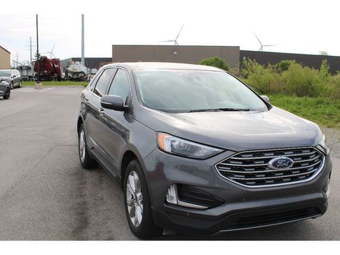 Used 2023 Ford Edge Titanium image 7