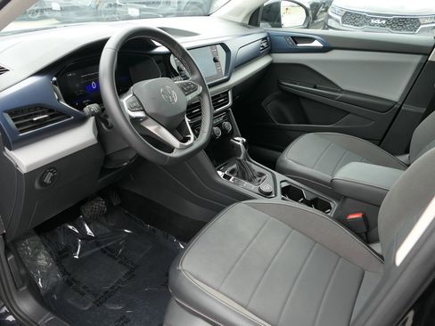 Used 2023 Volkswagen Taos SE w/ Panoramic Sunroof Package AWD/4WD image 11