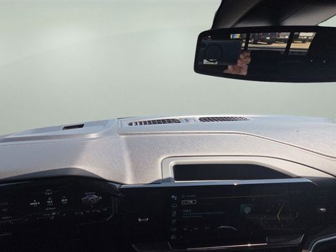 Used 2022 Chevrolet Silverado 1500 High Country w/ Z71 Off-Road Package image 9