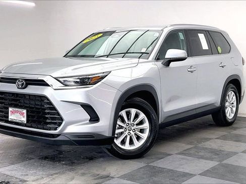 Used 2025 Toyota Grand Highlander AWD image 12