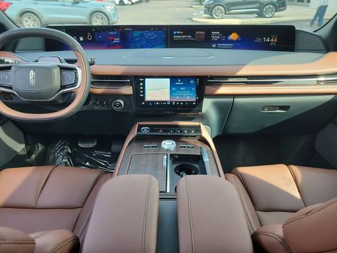 New 2026 Lincoln Navigator L Reserve AWD/4WD image 11