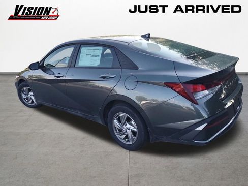 Certified 2026 Hyundai Elantra SE FWD image 3