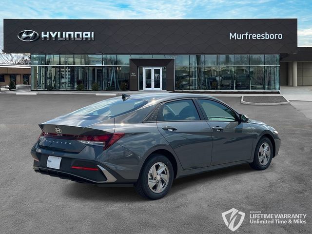 New 2026 Hyundai Elantra SE FWD image 5