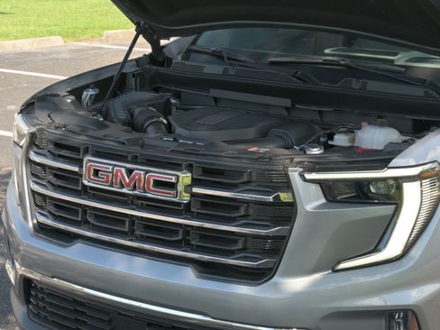 Used 2024 GMC Acadia Elevation w/ Luxury Package FWD image 33
