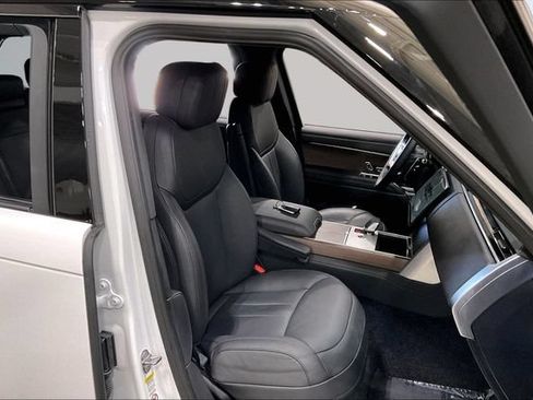 Used 2025 Land Rover Range Rover Long Wheelbase SE AWD/4WD image 9