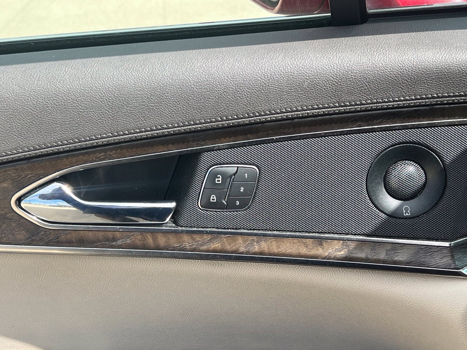 Used 2019 Lincoln Nautilus Reserve FWD image 25