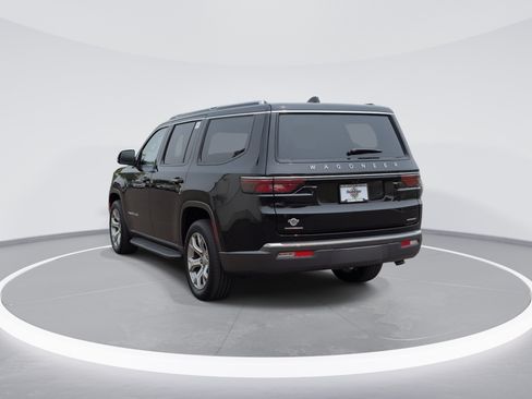 Used 2022 Jeep Wagoneer Series II AWD/4WD image 5