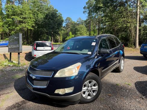 Used 2011 Chevrolet Traverse LS FWD image 1