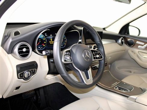 Used 2021 Mercedes-Benz GLC 300 4MATIC image 4