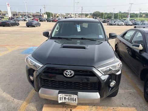 Used 2019 Toyota 4Runner TRD Off-Road AWD/4WD image 2