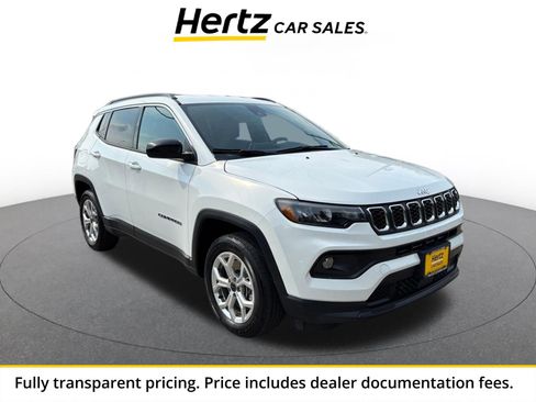 Used 2025 Jeep Compass Latitude AWD/4WD image 1