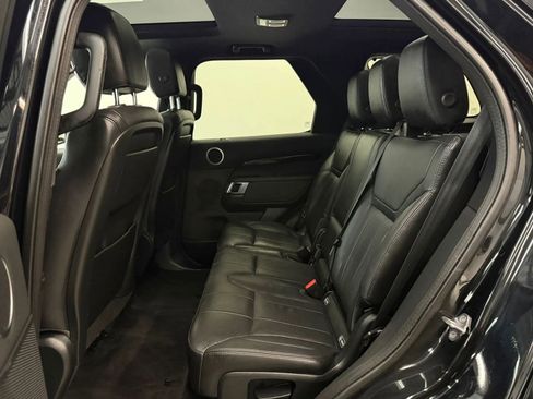 Used 2020 Land Rover Discovery SE AWD/4WD image 17