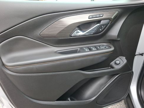 Used 2021 GMC Terrain SLT image 12