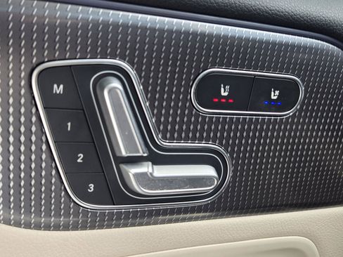 Used 2021 Mercedes-Benz GLB 250 image 32
