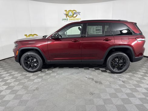 New 2025 Jeep Grand Cherokee Altitude image 5