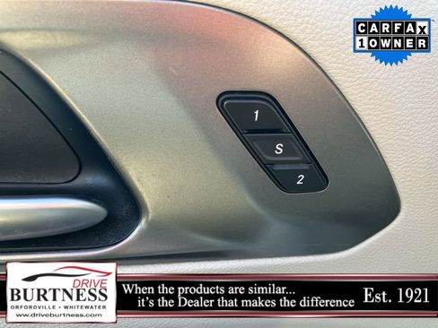 Used 2024 Chrysler Pacifica Touring-L FWD image 31