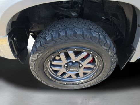 Used 2017 Toyota Tundra SR5 w/ SR5 Upgrade Package AWD/4WD image 33