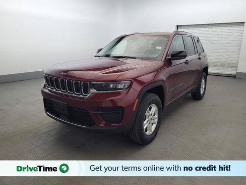 Used 2023 Jeep Grand Cherokee Laredo AWD/4WD image 1