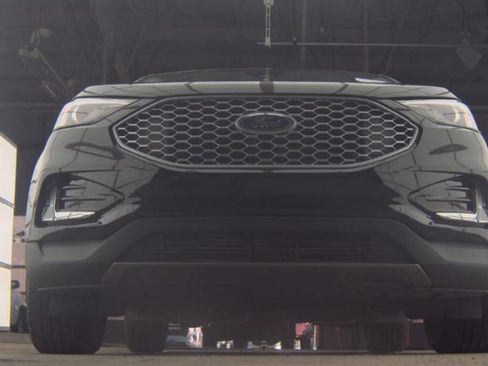 Used 2024 Ford Edge SEL w/ Convenience Package AWD/4WD image 3