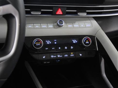 Used 2023 Hyundai Elantra Limited FWD image 14