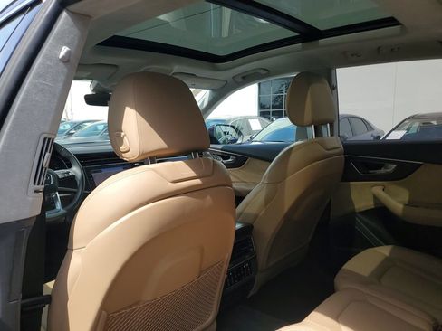 Used 2019 Audi Q8 Prestige w/ Luxury Package AWD/4WD image 15