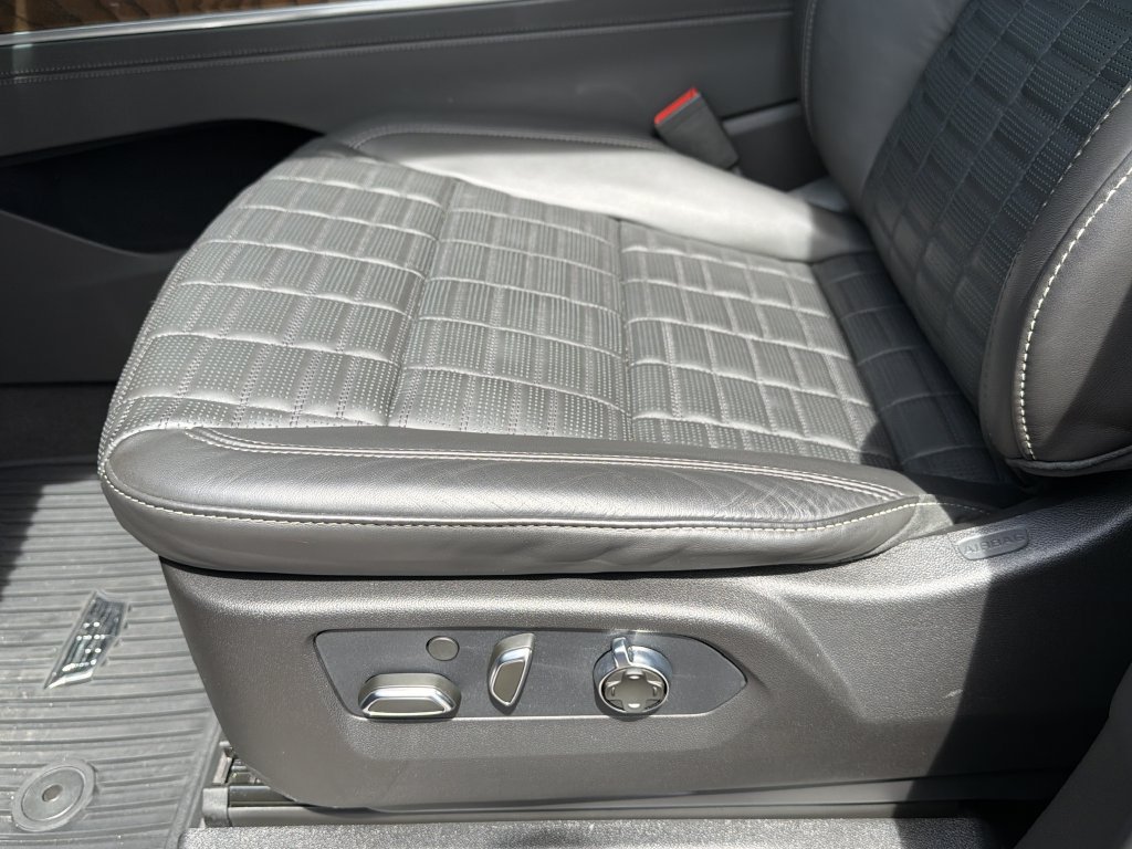Certified 2026 Cadillac Escalade ESV Platinum Sport w/ LPO, ONYX Package AWD/4WD image 26