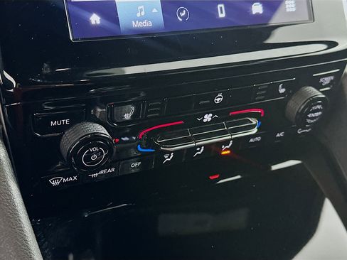 Used 2024 Jeep Grand Cherokee L Altitude image 22