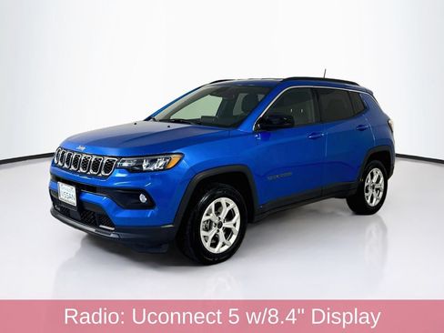 Used 2025 Jeep Compass Latitude AWD/4WD image 3