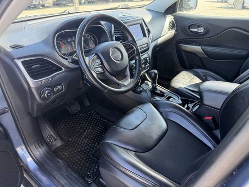 Used 2020 Jeep Cherokee Latitude Plus w/ Cold Weather Group AWD/4WD image 9