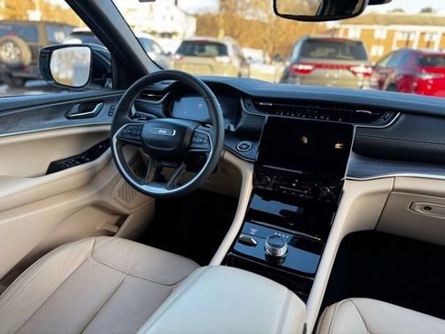 Used 2023 Jeep Grand Cherokee Limited w/ MOPAR Finishing Package image 10