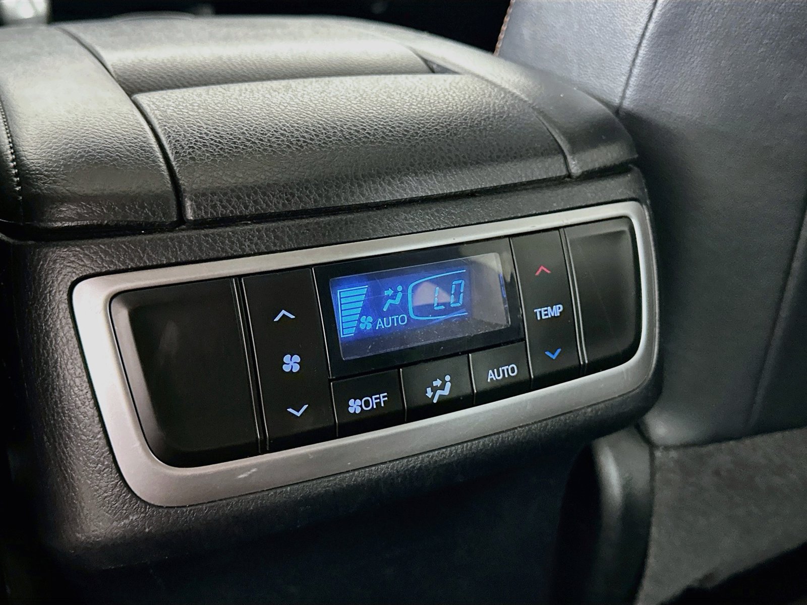 Used 2018 Toyota Highlander Limited AWD/4WD image 39