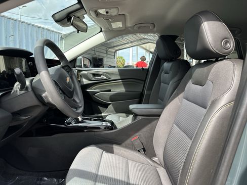 Used 2025 Chevrolet Trax LT FWD image 13