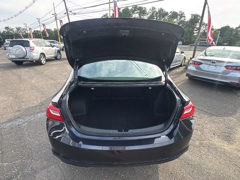 Used 2023 Chevrolet Malibu LT FWD image 16