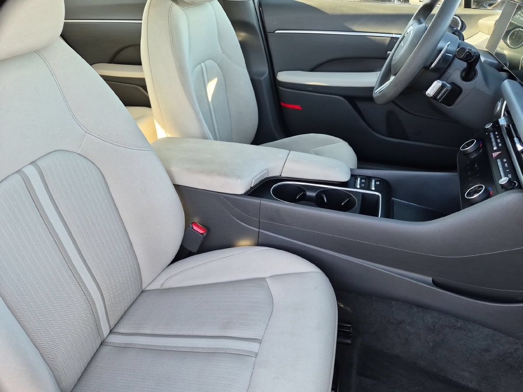 Used 2025 Hyundai Sonata SEL FWD image 31