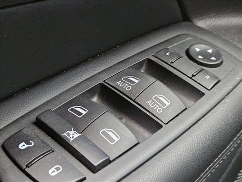 Used 2020 Jeep Grand Cherokee Laredo w/ Laredo X Package image 19