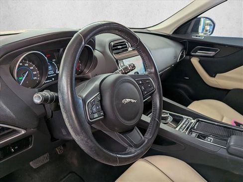 Used 2018 Jaguar F-PACE Premium AWD/4WD image 9