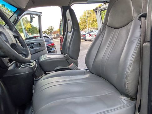 Used 2005 Chevrolet Express 3500 image 9