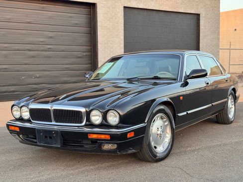Used 1997 Jaguar XJ6 L image 1