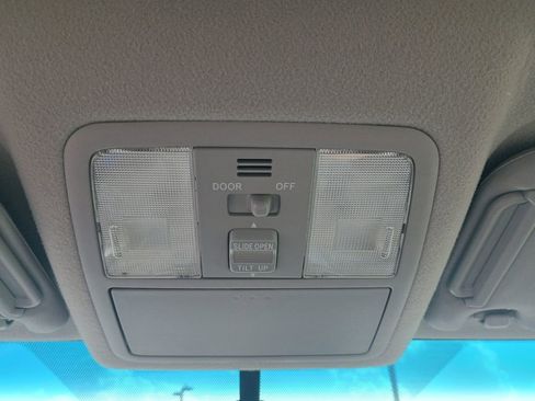 Used 2007 Toyota RAV4 Limited image 32