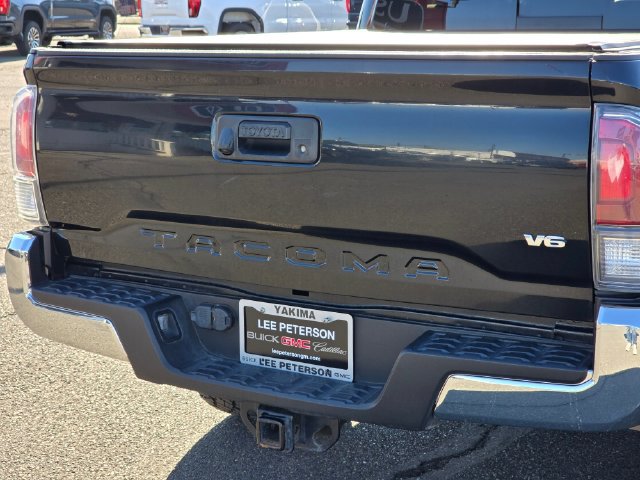 Used 2022 Toyota Tacoma TRD Off-Road AWD/4WD image 13