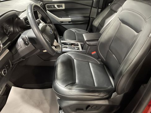 Used 2023 Ford Explorer XLT w/ Equipment Group 202A image 9