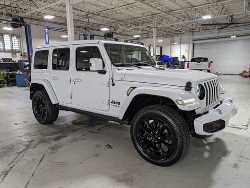 Used 2021 Jeep Wrangler Unlimited Sahara AWD/4WD image 1