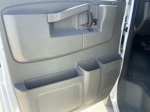 Used 2025 Chevrolet Express 3500 LT w/ LT Preferred Equipment Group RWD image 14