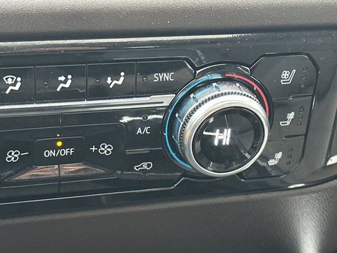 Used 2025 GMC Sierra 1500 SLT w/ SLT Premium Plus Package image 29