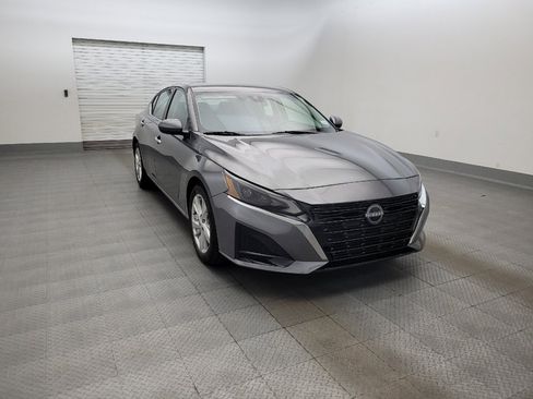Used 2023 Nissan Altima 2.5 SV FWD image 13
