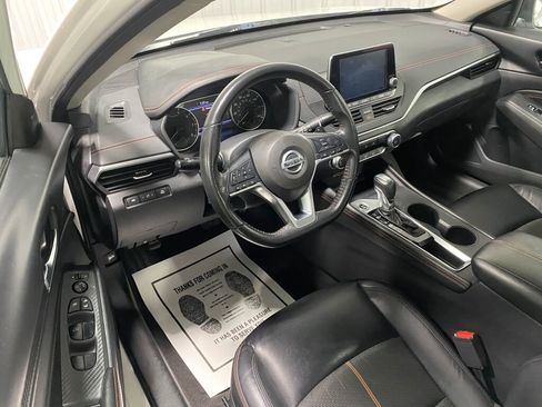 Used 2022 Nissan Altima 2.5 SR image 2