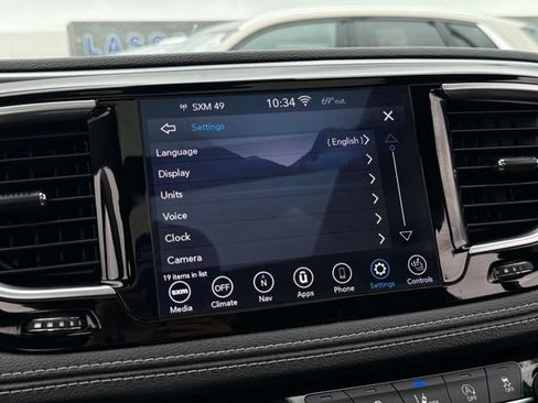 Used 2020 Chrysler Pacifica Limited FWD image 24
