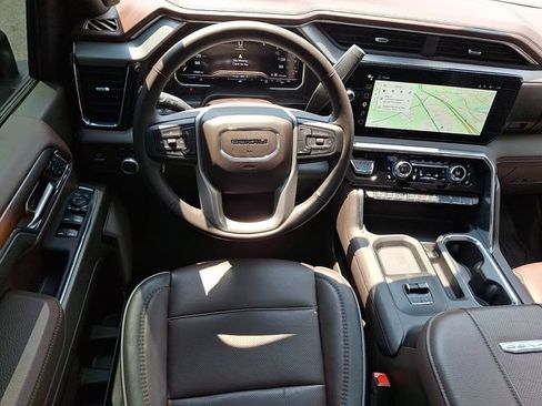 Used 2024 GMC Sierra 2500 Denali w/ Denali Reserve Package AWD/4WD image 11