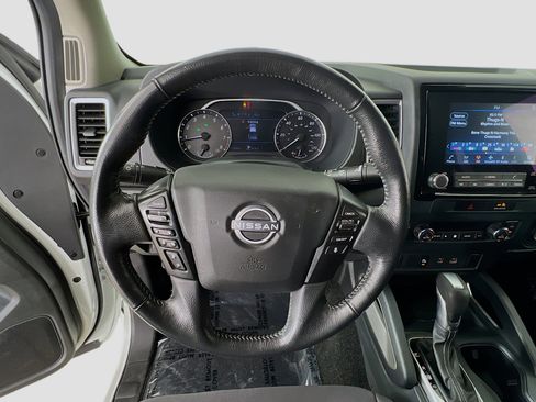 Used 2022 Nissan Frontier SV w/ Technology Package image 11